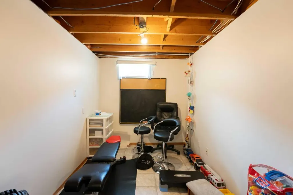 2084 19 Street N Lethbridge AB T1H4B2
