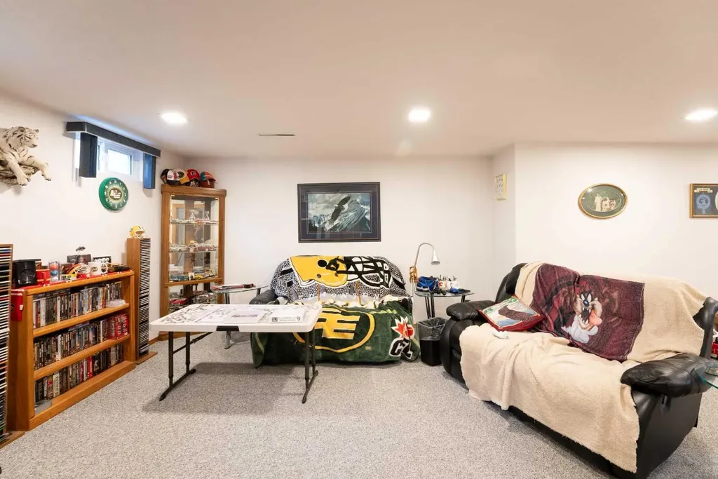 2084 19 Street N Lethbridge AB T1H4B2