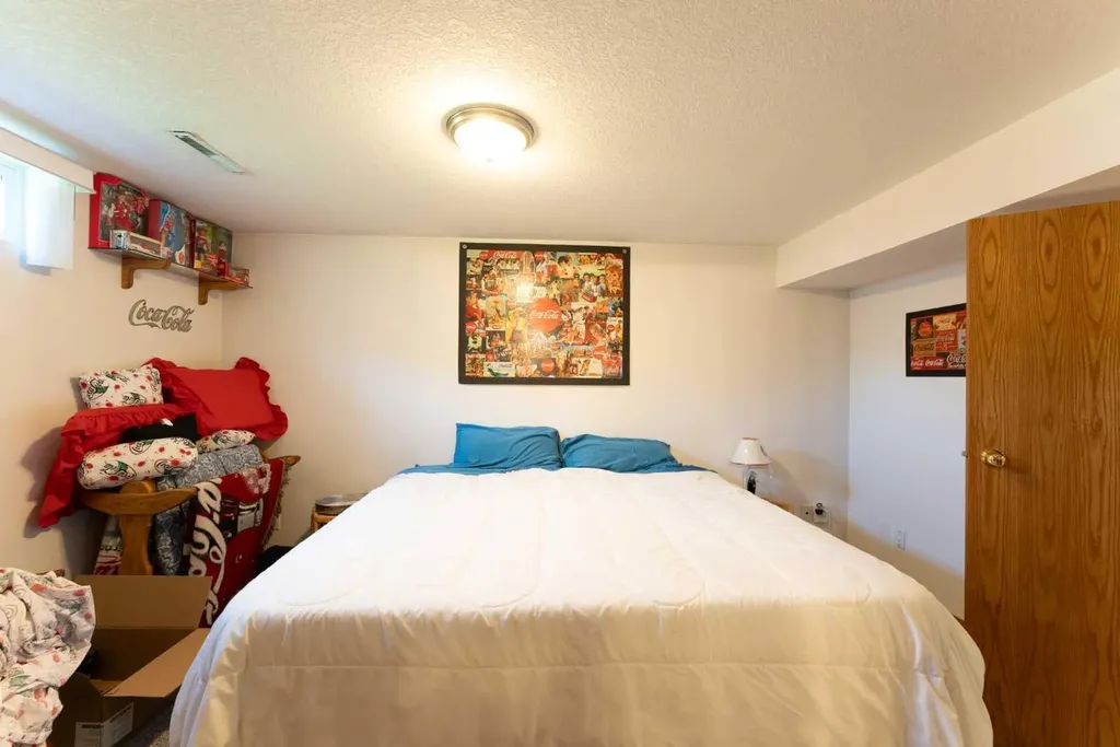 2084 19 Street N Lethbridge AB T1H4B2