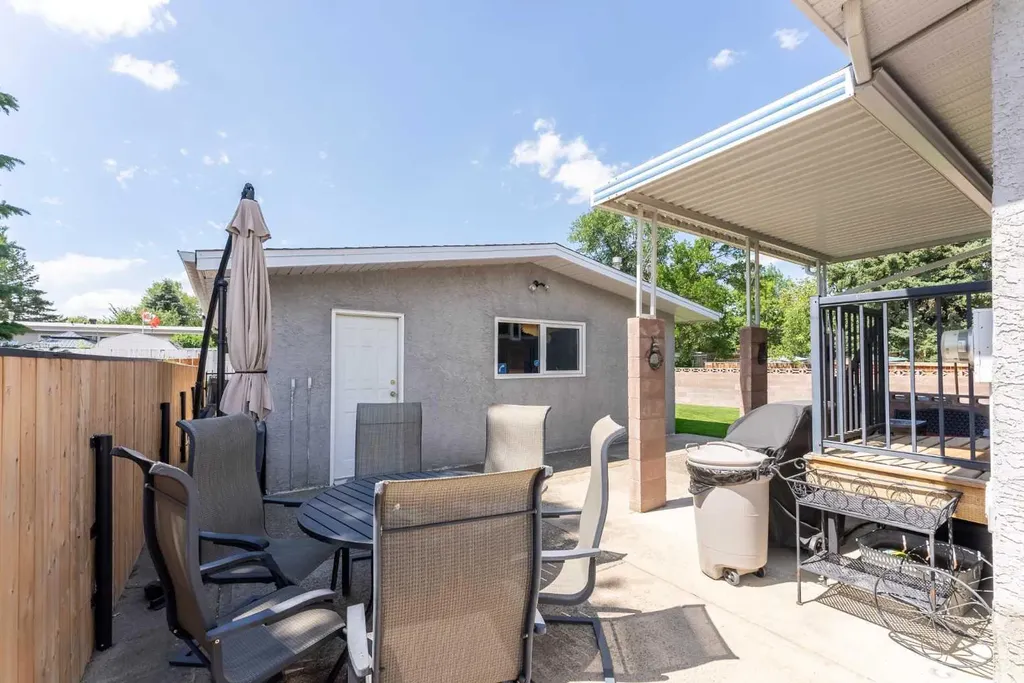 2084 19 Street N Lethbridge AB T1H4B2
