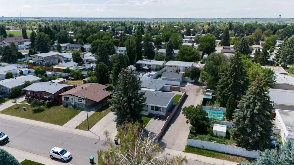 2084 19 Street N Lethbridge AB T1H4B2