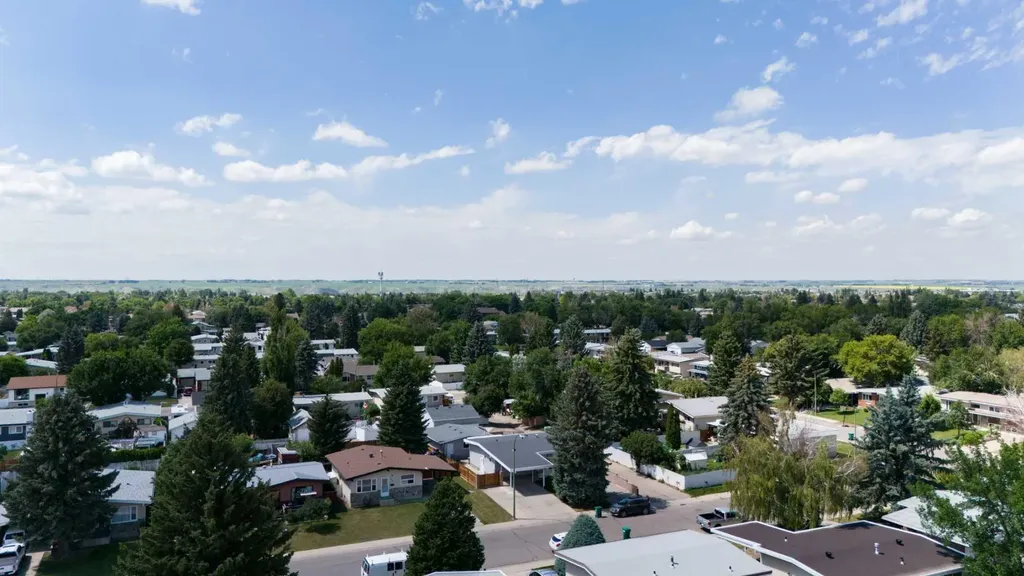 2084 19 Street N Lethbridge AB T1H4B2