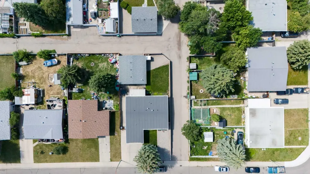 2084 19 Street N Lethbridge AB T1H4B2