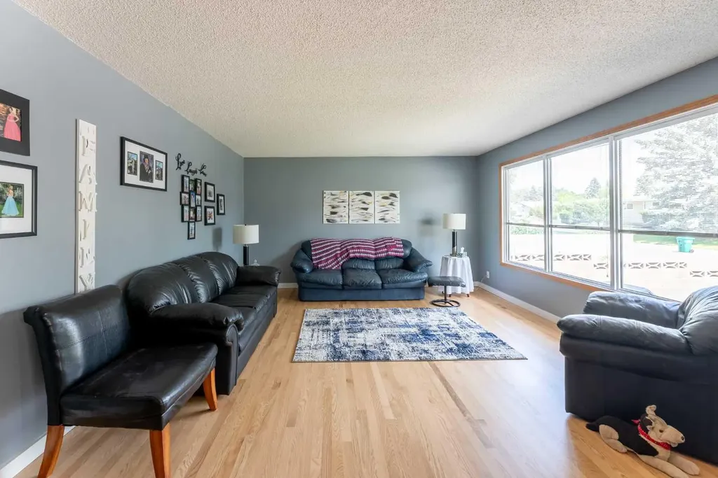 2084 19 Street N Lethbridge AB T1H4B2