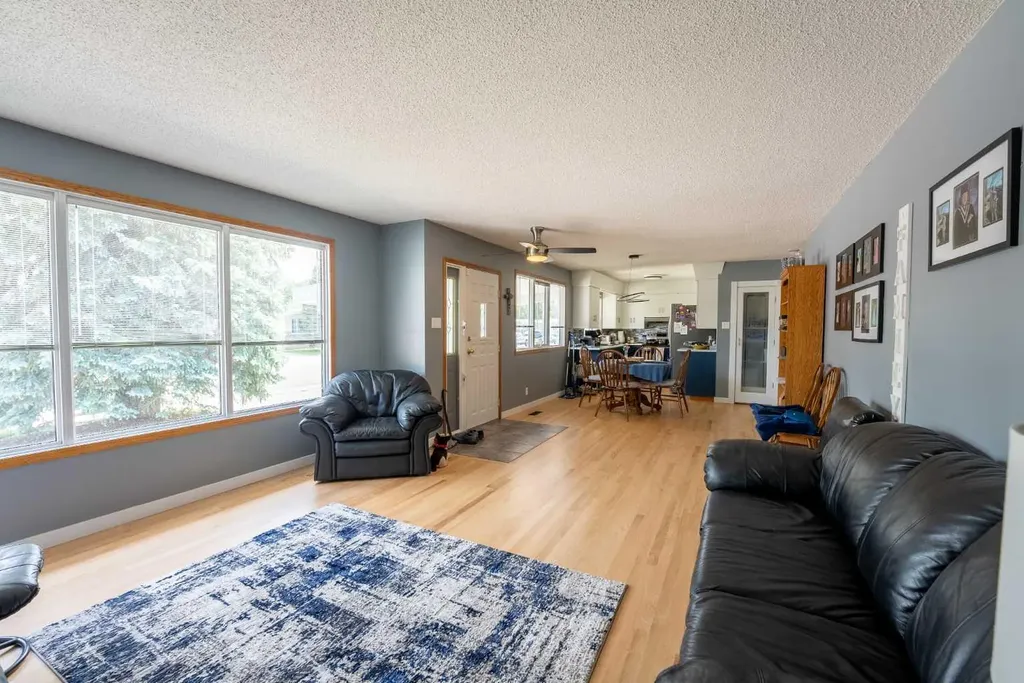 2084 19 Street N Lethbridge AB T1H4B2