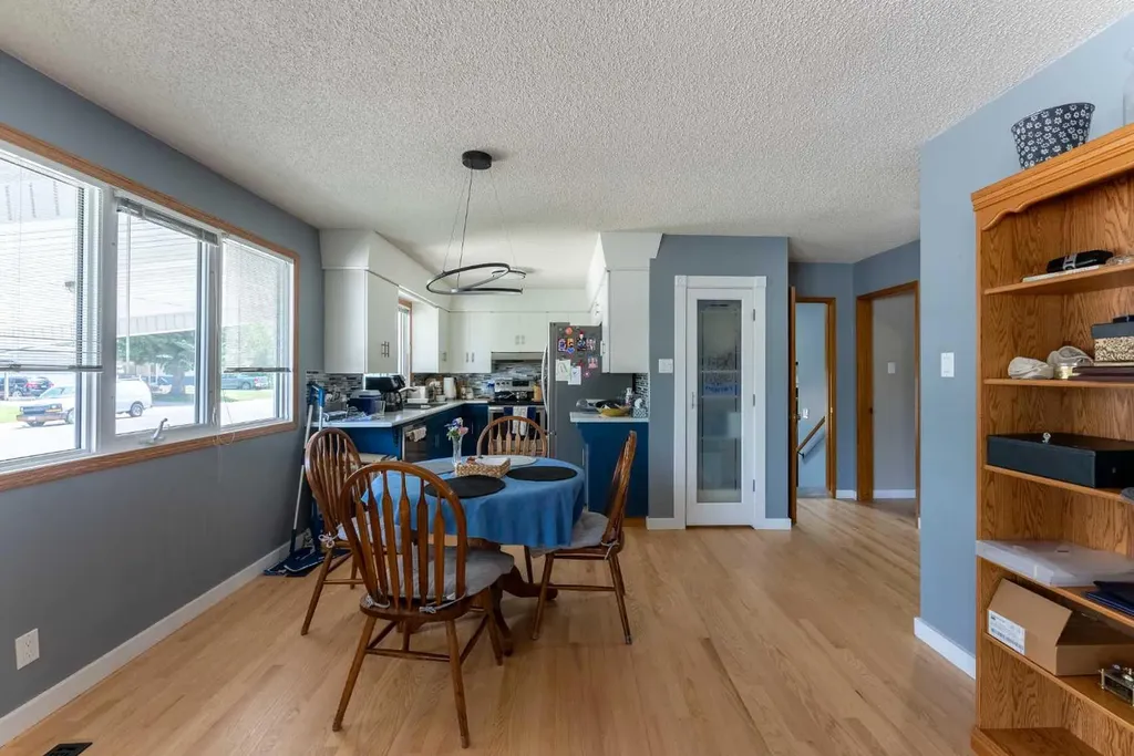 2084 19 Street N Lethbridge AB T1H4B2
