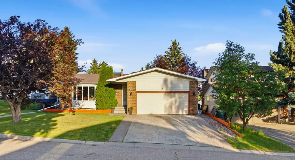 6016 Dalcastle Crescent NW Calgary AB T3A 1S4