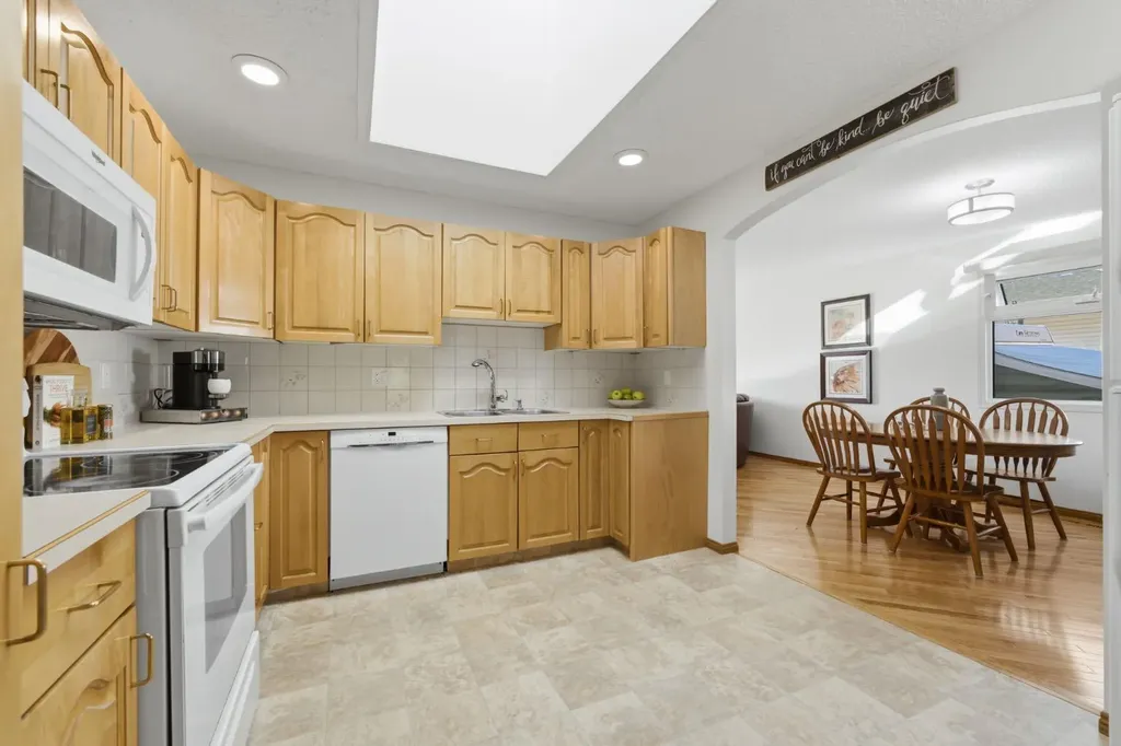 6016 Dalcastle Crescent NW Calgary AB T3A 1S4