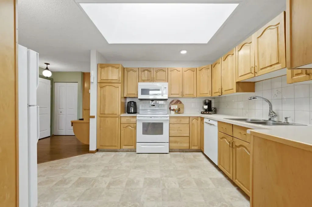 6016 Dalcastle Crescent NW Calgary AB T3A 1S4