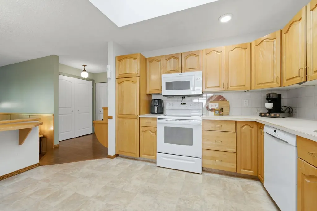 6016 Dalcastle Crescent NW Calgary AB T3A 1S4