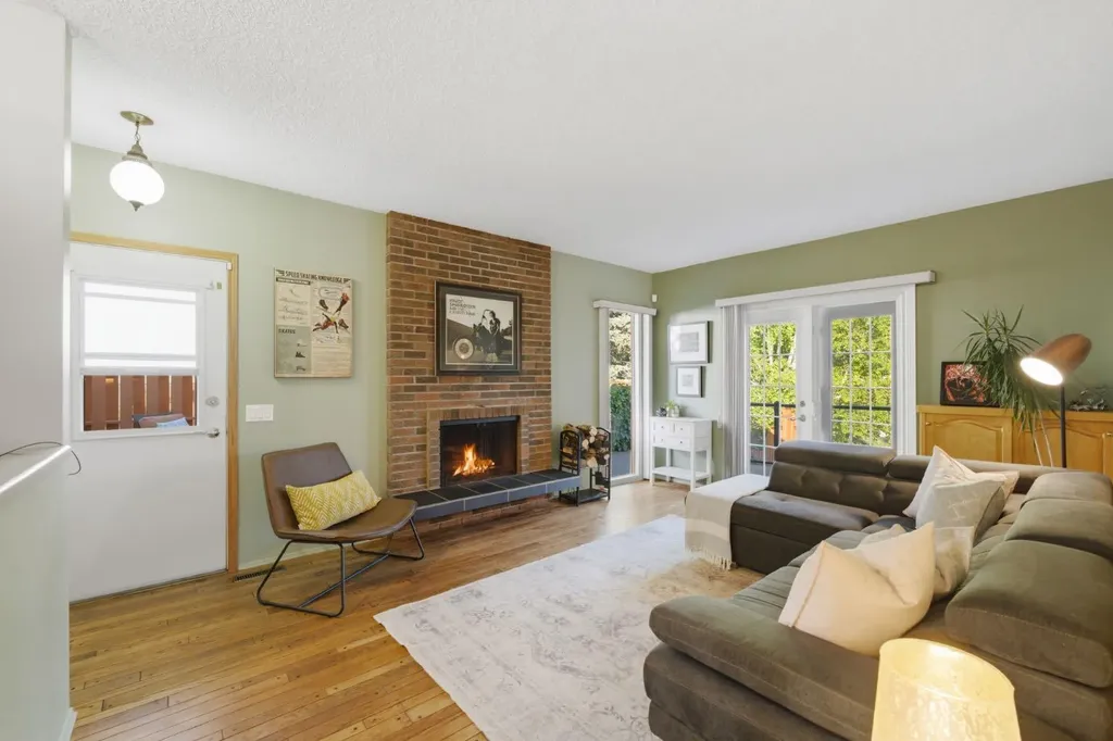 6016 Dalcastle Crescent NW Calgary AB T3A 1S4