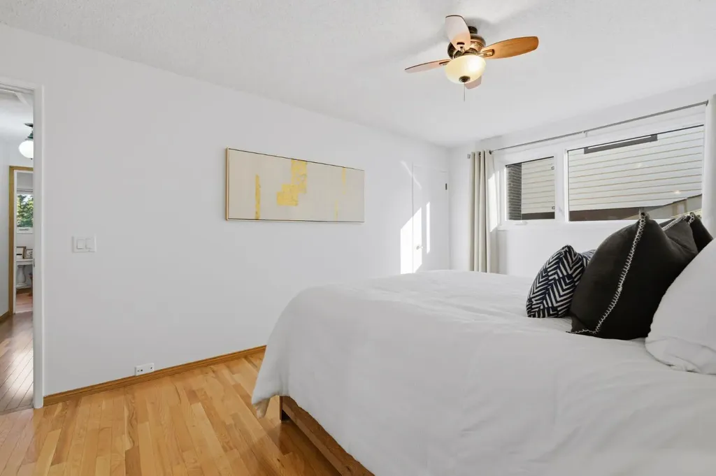 6016 Dalcastle Crescent NW Calgary AB T3A 1S4