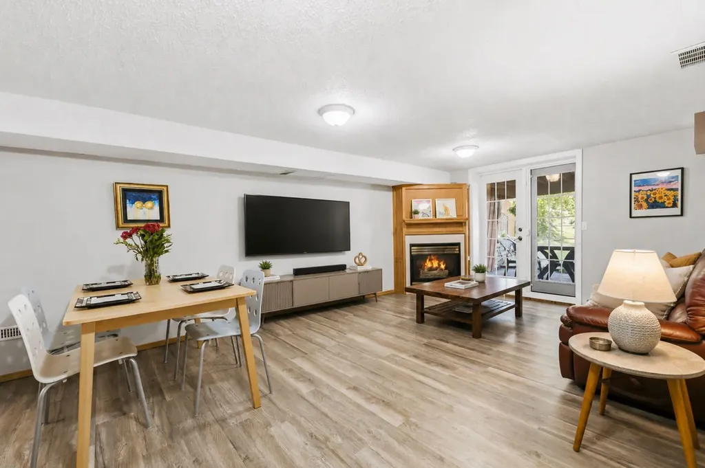 6016 Dalcastle Crescent NW Calgary AB T3A 1S4