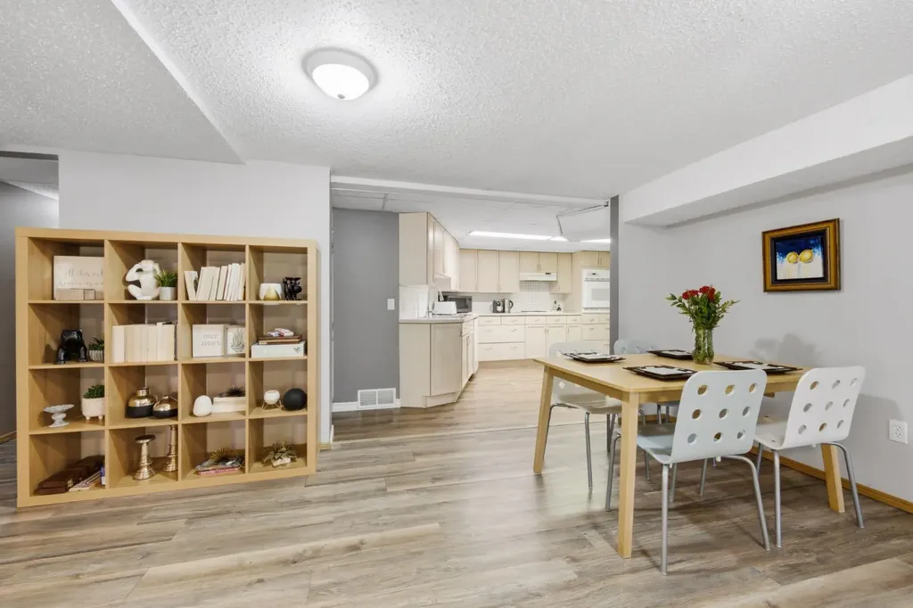 6016 Dalcastle Crescent NW Calgary AB T3A 1S4