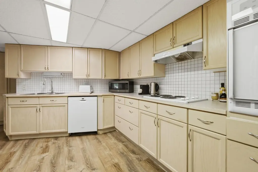 6016 Dalcastle Crescent NW Calgary AB T3A 1S4