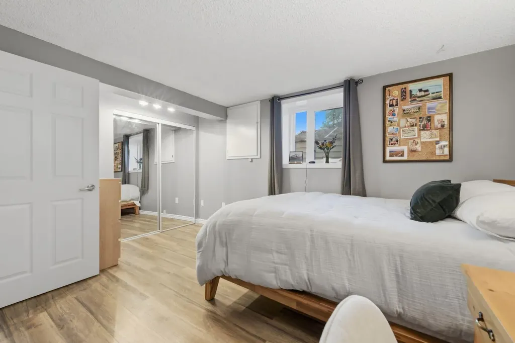 6016 Dalcastle Crescent NW Calgary AB T3A 1S4