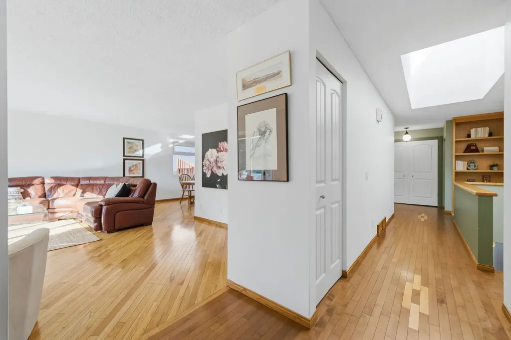 6016 Dalcastle Crescent NW Calgary AB T3A 1S4