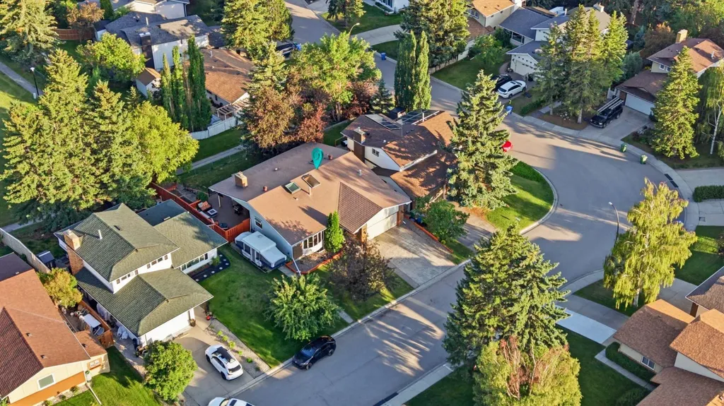 6016 Dalcastle Crescent NW Calgary AB T3A 1S4