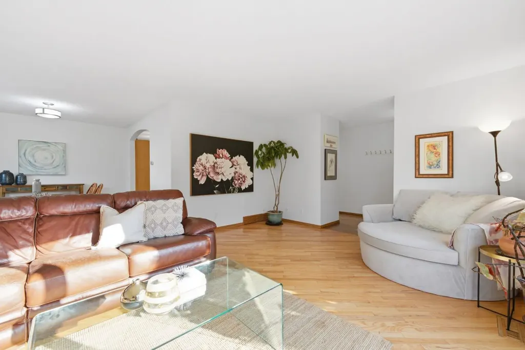 6016 Dalcastle Crescent NW Calgary AB T3A 1S4