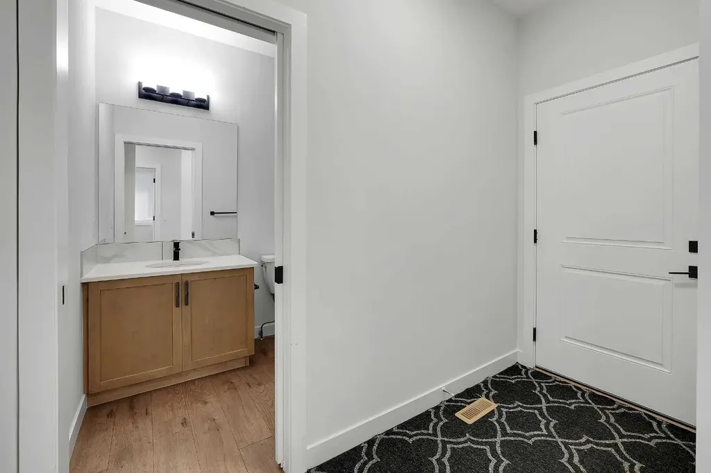 16 Legacy Glen Green SE Calgary AB T2X 4G6