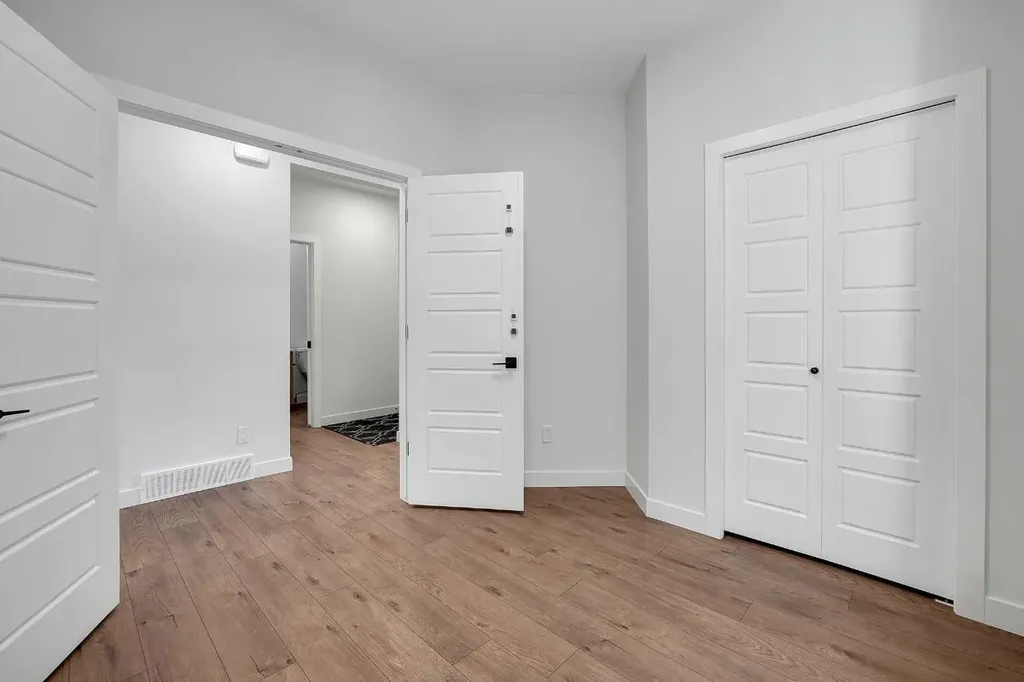 16 Legacy Glen Green SE Calgary AB T2X 4G6