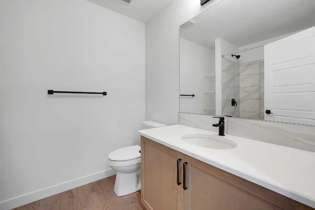 16 Legacy Glen Green SE Calgary AB T2X 4G6