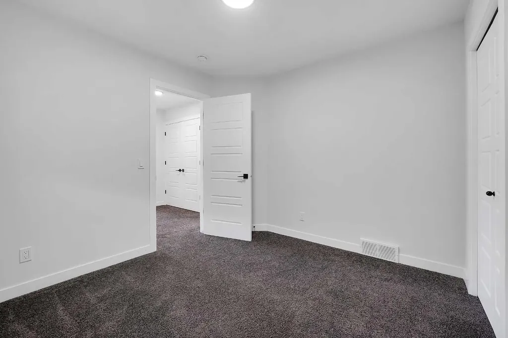 16 Legacy Glen Green SE Calgary AB T2X 4G6