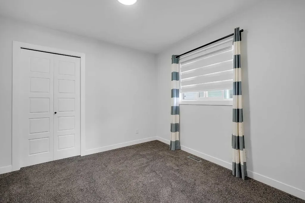 16 Legacy Glen Green SE Calgary AB T2X 4G6