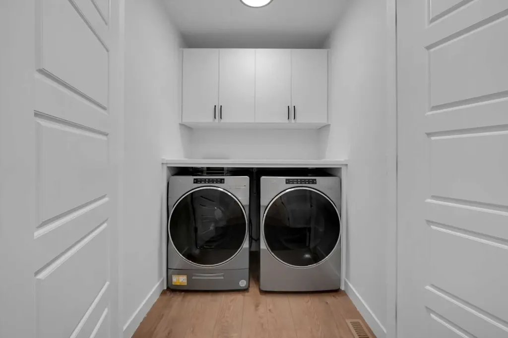 16 Legacy Glen Green SE Calgary AB T2X 4G6