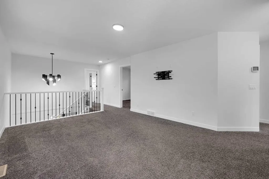 16 Legacy Glen Green SE Calgary AB T2X 4G6