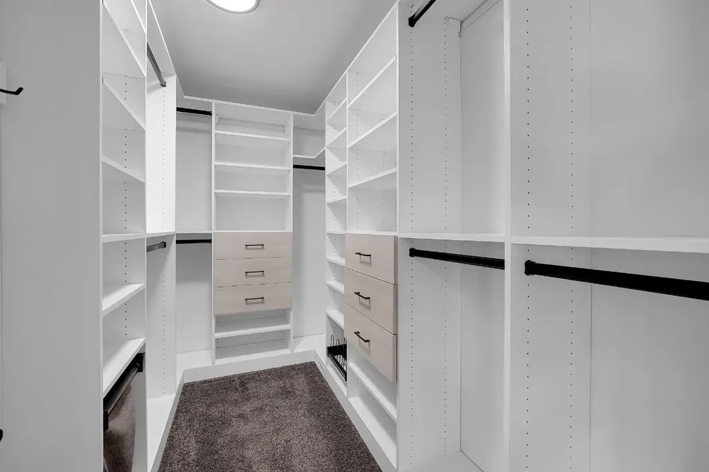 16 Legacy Glen Green SE Calgary AB T2X 4G6
