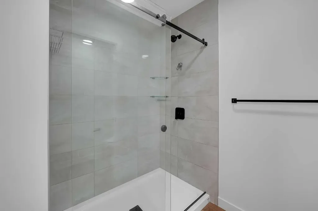 16 Legacy Glen Green SE Calgary AB T2X 4G6