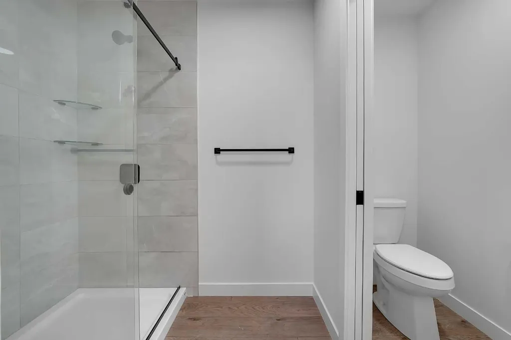 16 Legacy Glen Green SE Calgary AB T2X 4G6