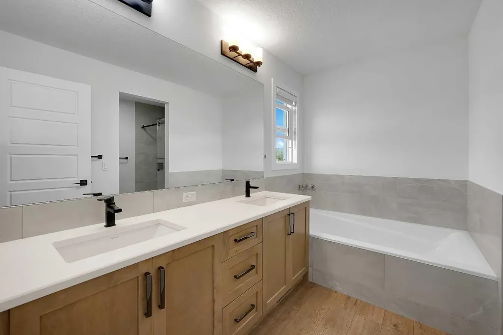 16 Legacy Glen Green SE Calgary AB T2X 4G6