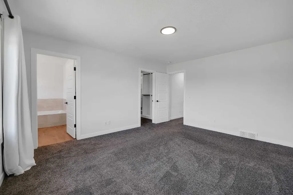 16 Legacy Glen Green SE Calgary AB T2X 4G6