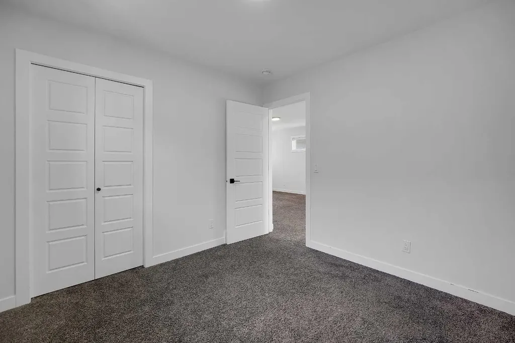 16 Legacy Glen Green SE Calgary AB T2X 4G6