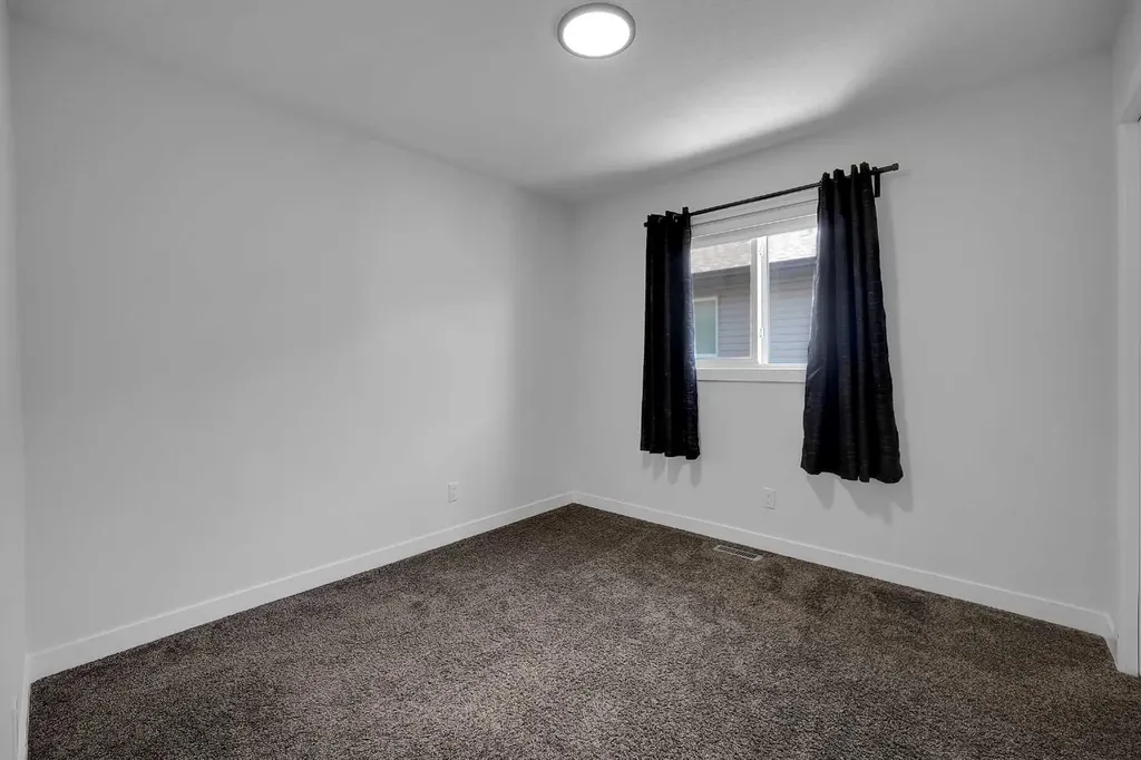 16 Legacy Glen Green SE Calgary AB T2X 4G6