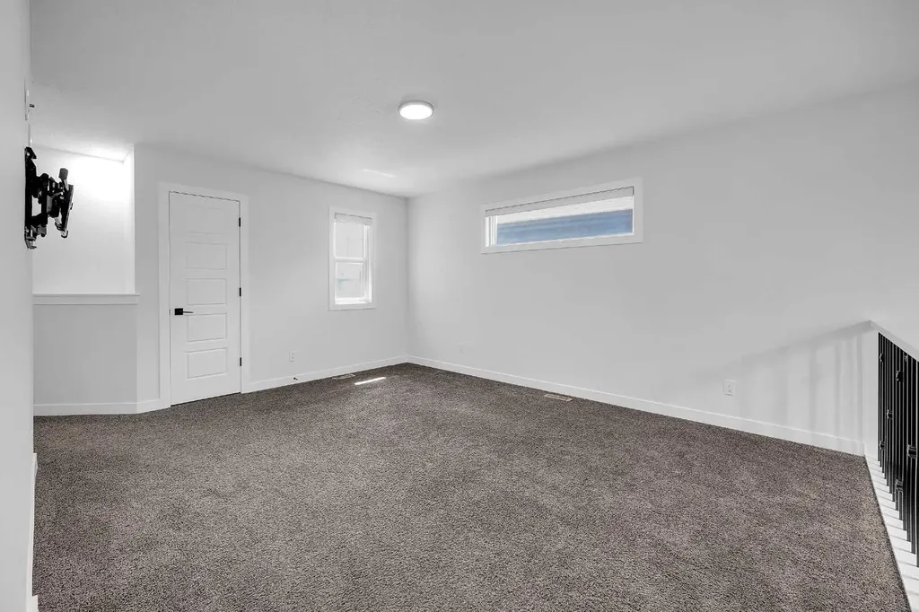 16 Legacy Glen Green SE Calgary AB T2X 4G6