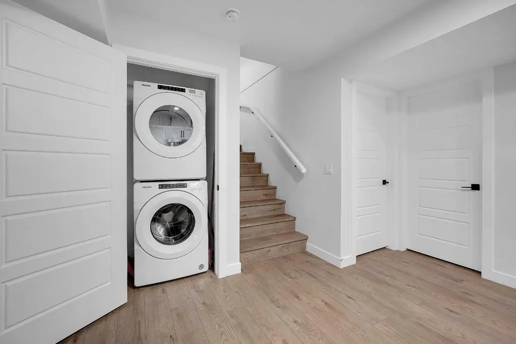 16 Legacy Glen Green SE Calgary AB T2X 4G6