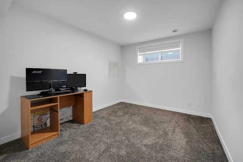 16 Legacy Glen Green SE Calgary AB T2X 4G6