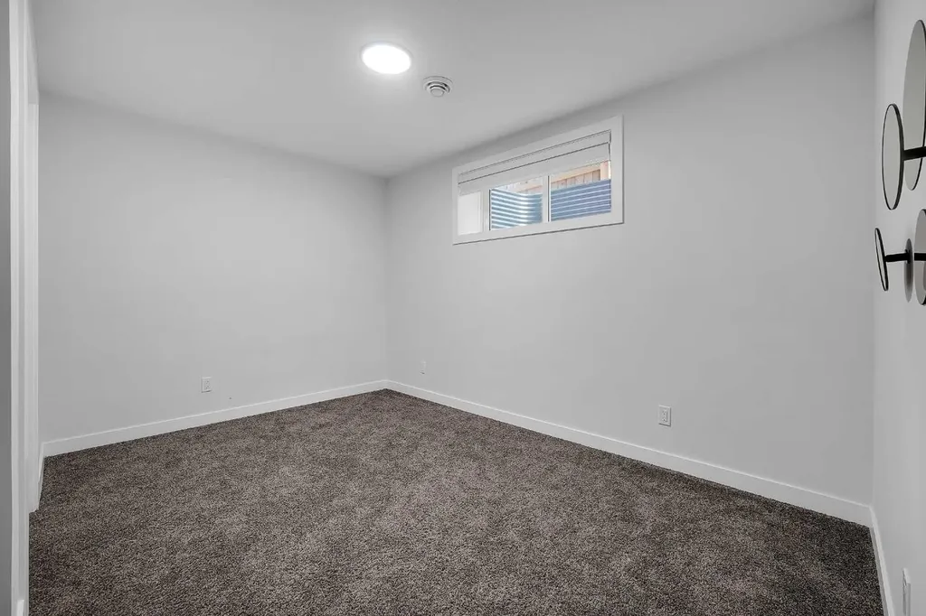 16 Legacy Glen Green SE Calgary AB T2X 4G6