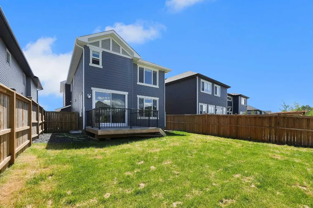 16 Legacy Glen Green SE Calgary AB T2X 4G6