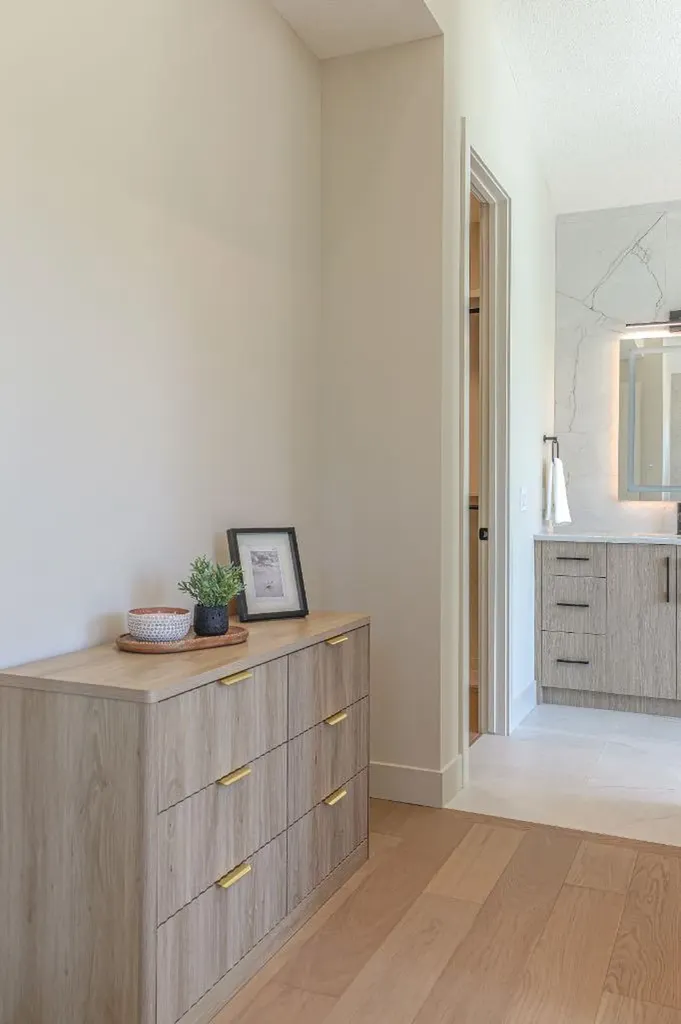 147 Heston Street NW Calgary AB T2K 2C5