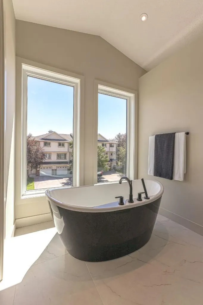 147 Heston Street NW Calgary AB T2K 2C5