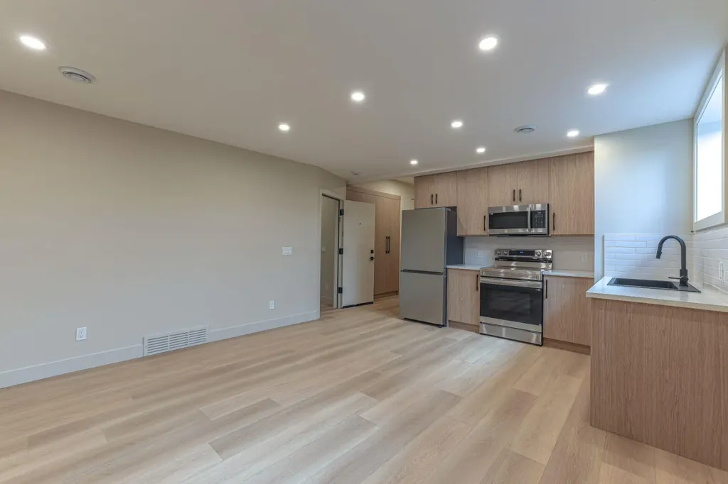 147 Heston Street NW Calgary AB T2K 2C5