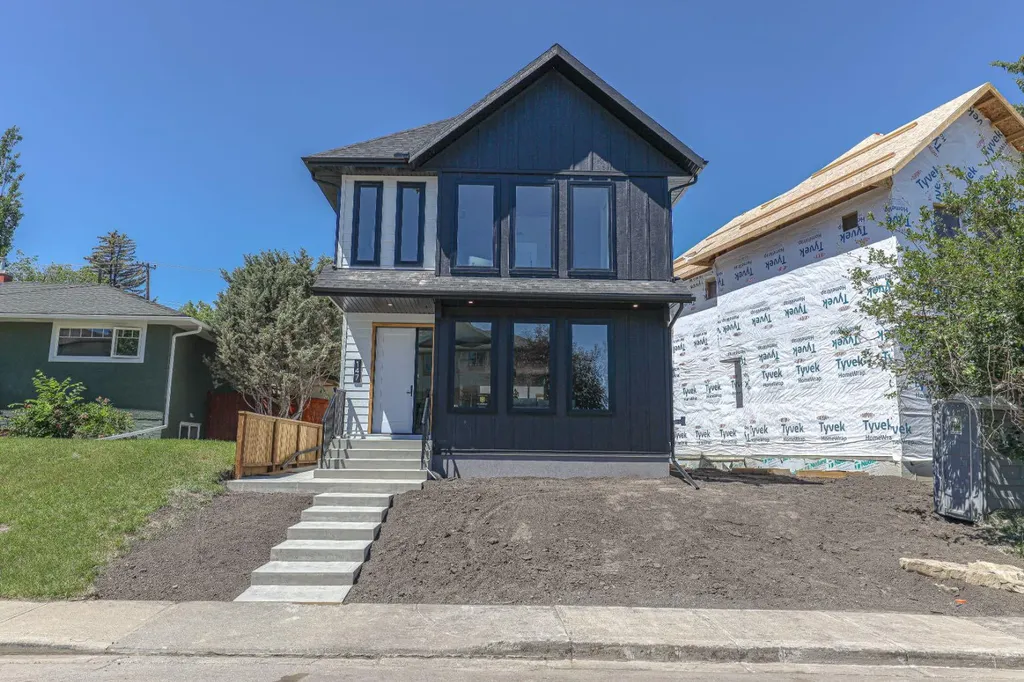 147 Heston Street NW Calgary AB T2K 2C5