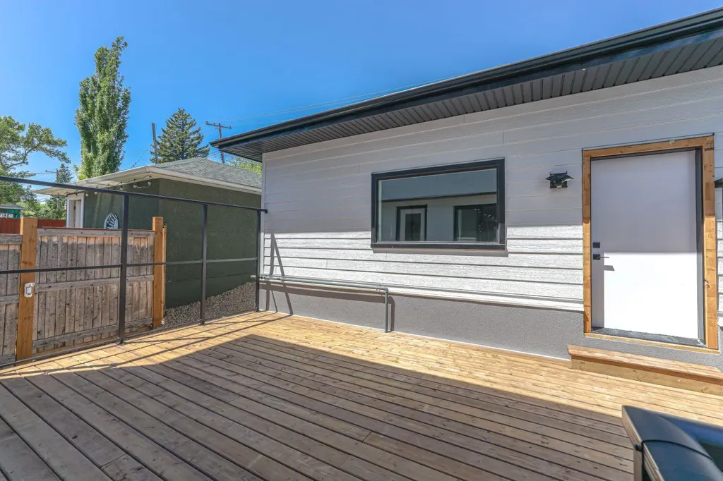 147 Heston Street NW Calgary AB T2K 2C5