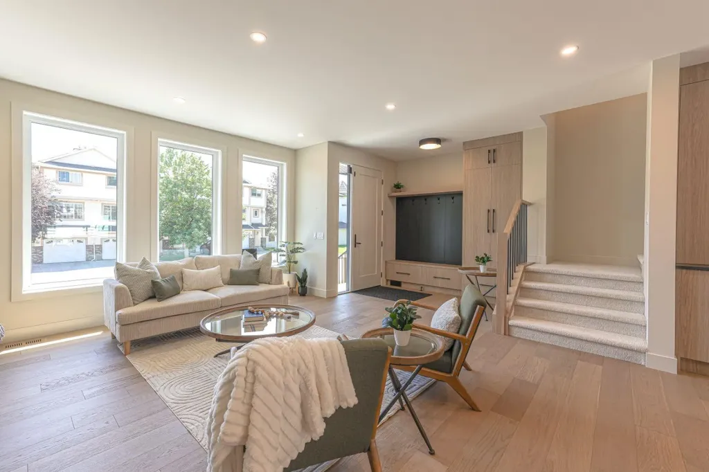 147 Heston Street NW Calgary AB T2K 2C5