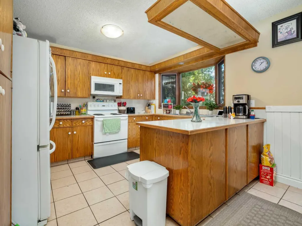 106 Ojibwa Place W Lethbridge AB T1K 5T5