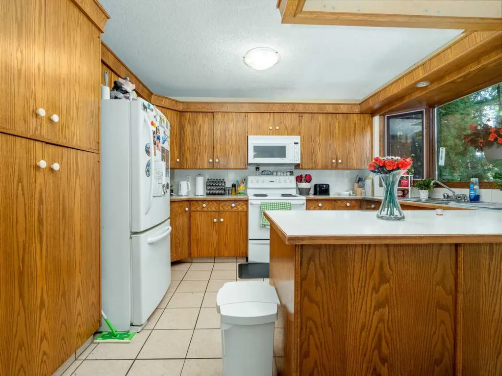 106 Ojibwa Place W Lethbridge AB T1K 5T5